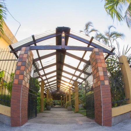 פונטארנס Hotel La Punta מראה חיצוני תמונה